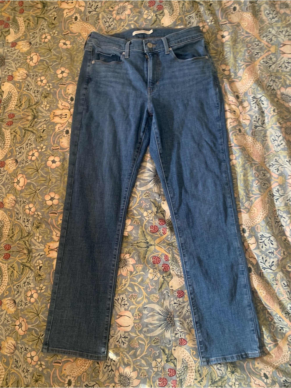 Levi's Classic Straight Leg Jeans in Medium Blue